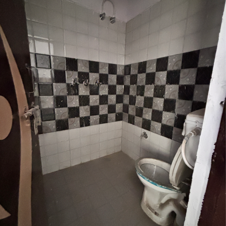 Bathroom, sector 50 4 Bedroom 40 Sq.Yd. Independent House In Sector 50 Faridabad 8258657