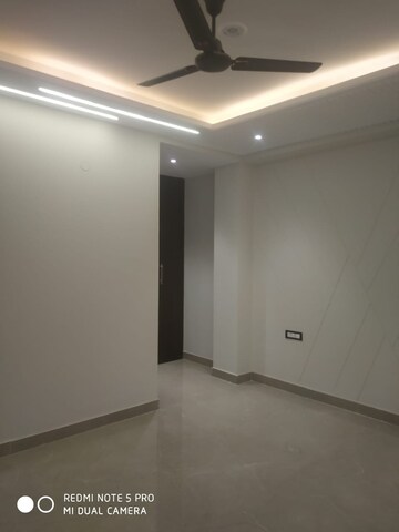 Room in 3 BHK Builder Floor at Sector 55 – for Sale