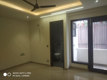 Room in 3 BHK Builder Floor at Sector 55 – for Sale