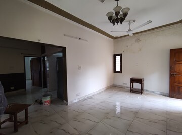 Room in 2.5 BHK Apartment at Vasant Kunj – for Rent