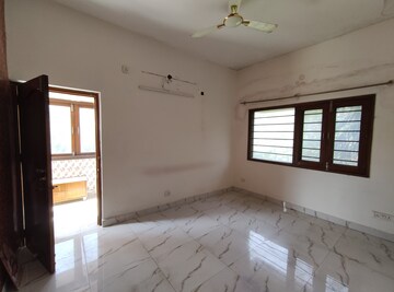 Room in 2.5 BHK Apartment at Vasant Kunj – for Rent