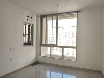 Room in 2.5 BHK Apartment at Hiranandani Estate Pelican, Ghodbunder Road – for Rent