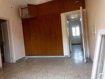 Room in 3 BHK Apartment at Sector 29 – for Rent