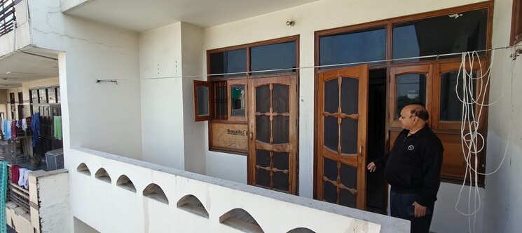 Room, sector 10 3.5 Bedroom 2000 Sq.Ft. Builder Floor In Sector 10 Faridabad 8259253