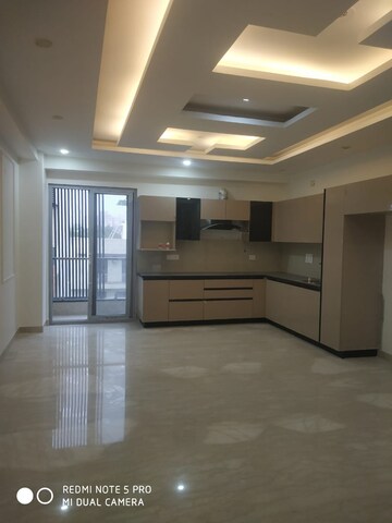 Room in 3 BHK Builder Floor at Sector 55 – for Sale