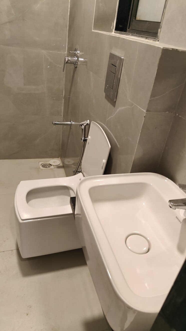 Bathroom, dev-leo-tower 2 Bedroom 950 Sq.Ft. Apartment In Oshiwara Mumbai 8258946