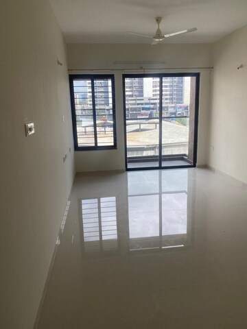 Room in 2 BHK Apartment at Kumar Palmsprings, Undri – for Rent