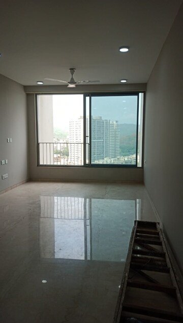 Room in 4 BHK Apartment at Oberoi Sky City, Borivali East – for Rent