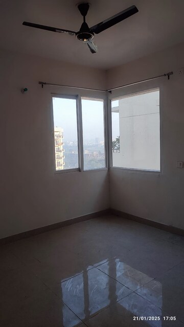 Room in 2 BHK Apartment at Signature Global Proxima, Sector 89 – for Rent