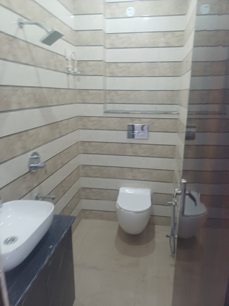 Bathroom, palla 2.5 Bedroom 70 Sq.Yd. Independent House In Palla Faridabad 8259132