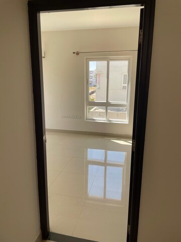 Room in 2 BHK Apartment at Prestige Royale Gardens, Gantiganahalli – for Rent