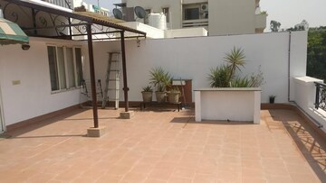 Room in 3 BHK Apartment at Defence Colony – for Rent
