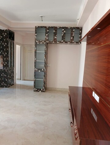Master Bedroom in 3 BHK Apartment at Amrapali Golf Homes, Sector 4, Greater Noida – for Rent