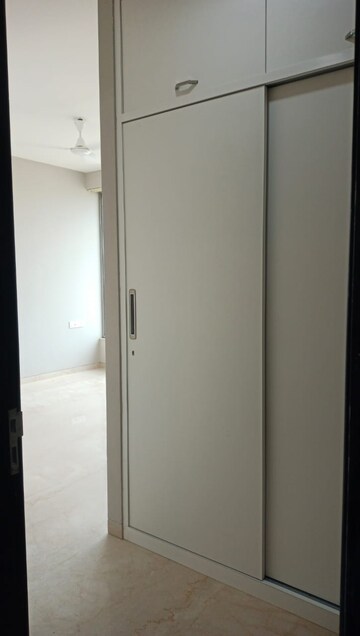Room in 4 BHK Apartment at Oberoi Sky City, Borivali East – for Rent