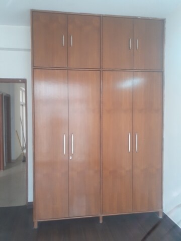 Furnished Amenities in 3 BHK Apartment at Amrapali Golf Homes, Sector 4, Greater Noida – for Rent