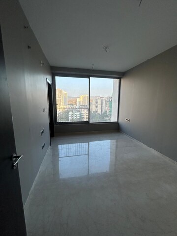 Room in 3 BHK Apartment at Oberoi Sky City, Borivali East – for Rent