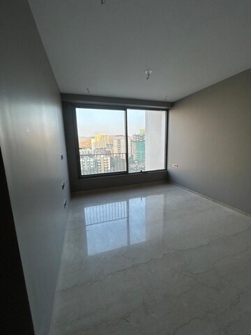 Room in 3 BHK Apartment at Oberoi Sky City, Borivali East – for Rent