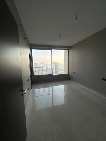 Room in 3 BHK Apartment at Oberoi Sky City, Borivali East – for Rent