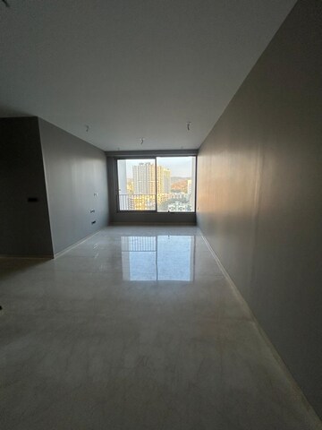 Room in 3 BHK Apartment at Oberoi Sky City, Borivali East – for Rent