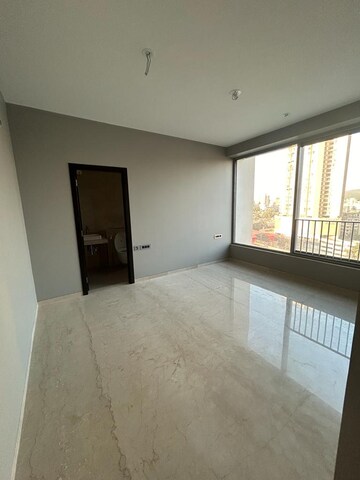 Room in 3 BHK Apartment at Oberoi Sky City, Borivali East – for Rent