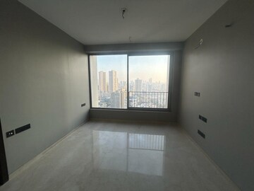 Room in 3 BHK Apartment at Oberoi Sky City, Borivali East – for Rent