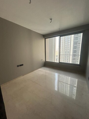 Room in 3 BHK Apartment at Oberoi Sky City, Borivali East – for Rent