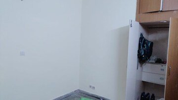 Room in 3 BHK Apartment at Vasant Kunj – for Rent