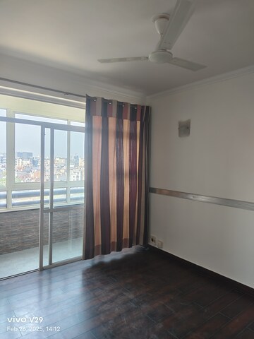 Room in 2 BHK Apartment at Ansal Sushant Estate, Sector 52 – for Rent