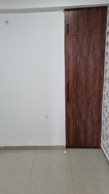 Room in 2 BHK Apartment at Prateek Grand Paeonia, Krishna Vihar – for Rent
