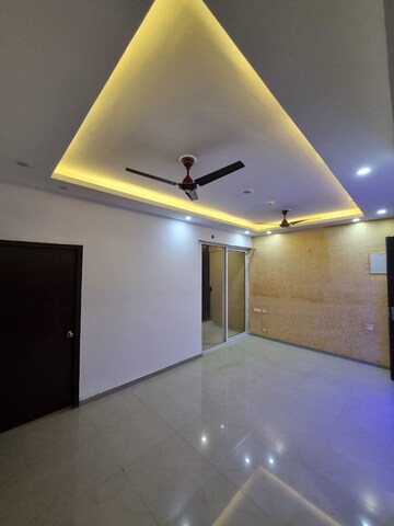 Room in 2 BHK Apartment at Prateek Grand Paeonia, Krishna Vihar – for Rent