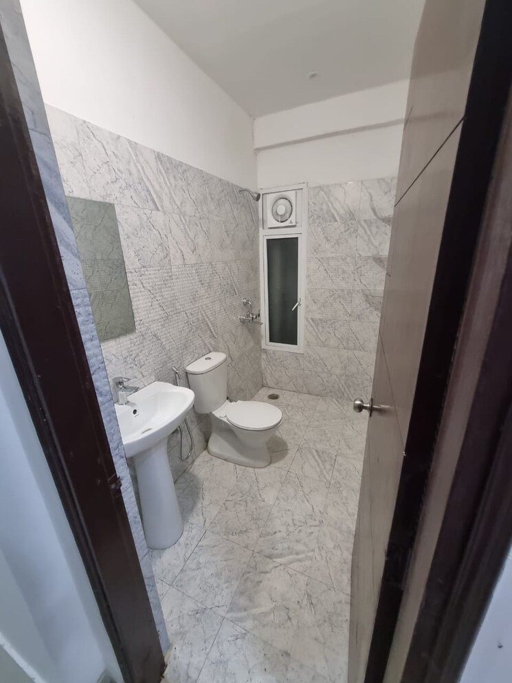 Bathroom, prateek-grand-paeonia 2 Bedroom 970 Sq.Ft. Apartment In Krishna Vihar Ghaziabad 8260222