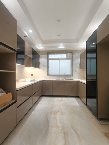 Kitchen in 4 BHK Builder Floor at Dlf Phase 2 – for Sale