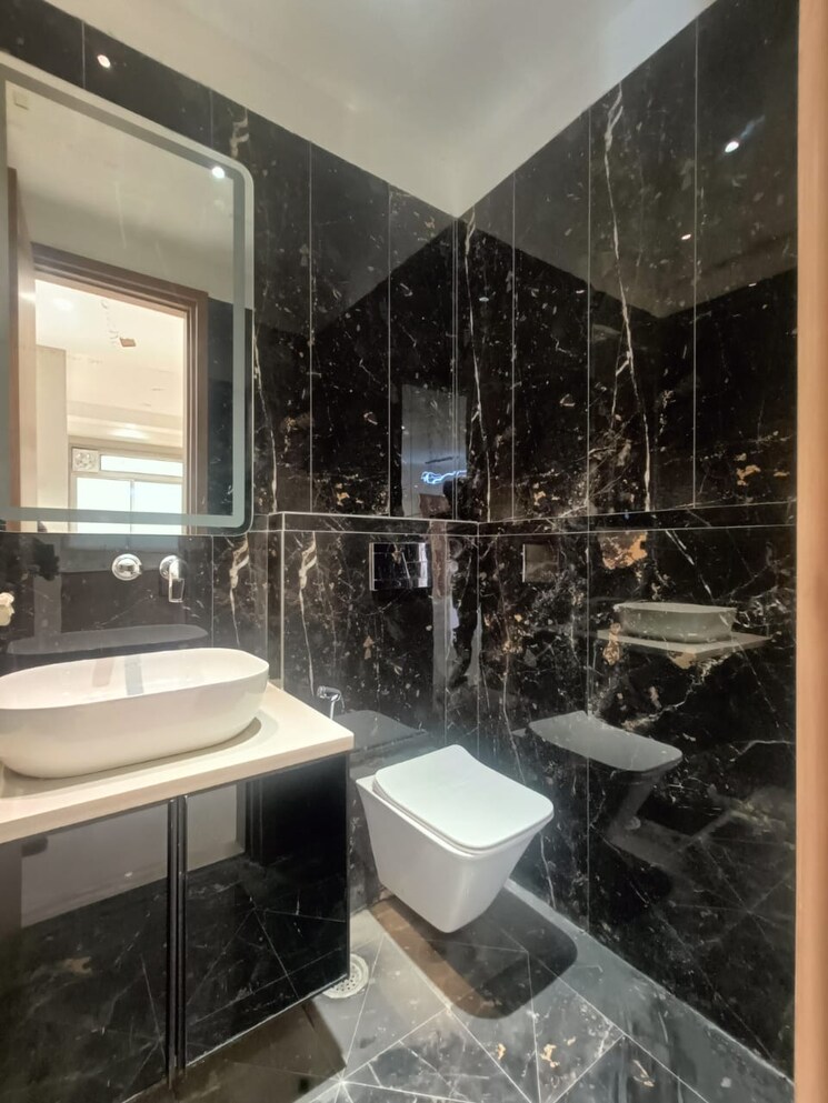 Bathroom, dlf phase ii 4 Bedroom 2700 Sq.Ft. Builder Floor In Dlf Phase ii Gurgaon 8260474