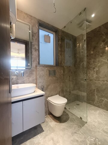 Bathroom in 4 BHK Builder Floor at Dlf Phase 2 – for Sale