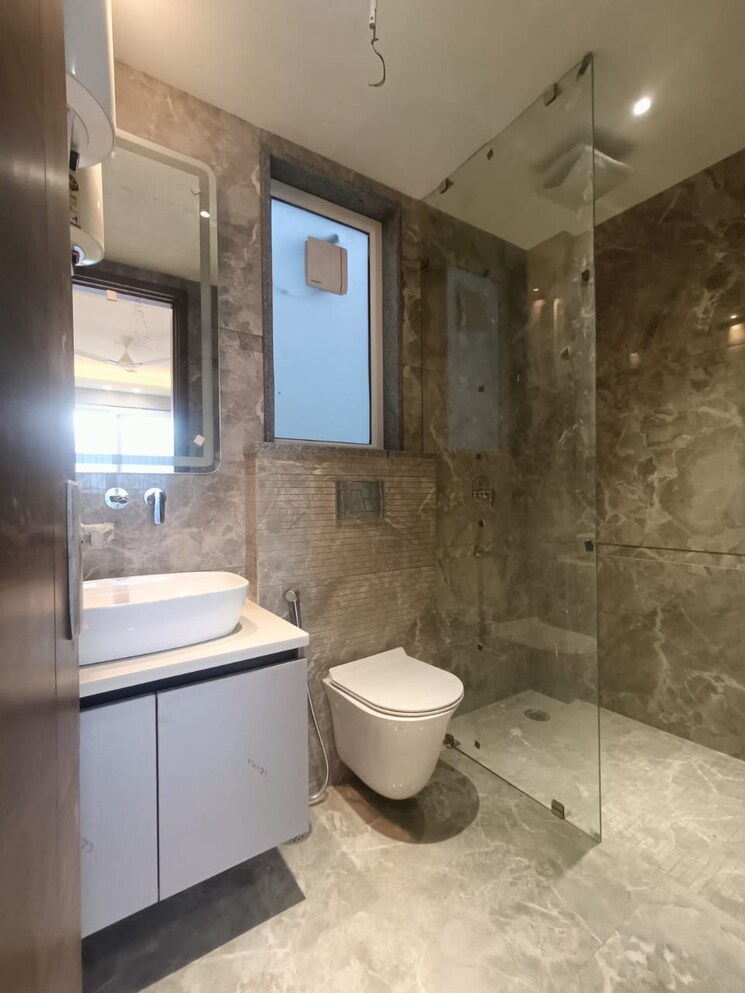 Bathroom, dlf phase ii 4 Bedroom 2700 Sq.Ft. Builder Floor In Dlf Phase ii Gurgaon 8260474