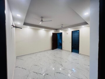 Room in 3 BHK Apartment at Chattarpur – for Rent