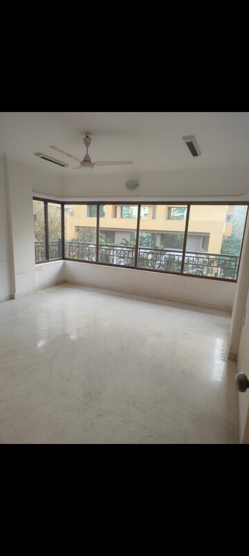 Room in 3 BHK Apartment at Union Park Khar West, Khar West – for Rent