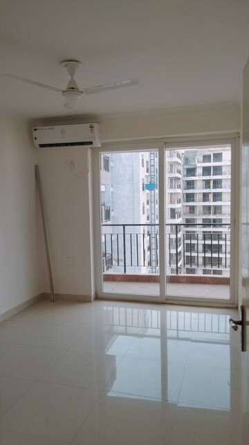 Room in 3 BHK Apartment at Pareena The Elite Residences, Sector 99 – for Rent