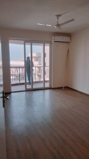 Room in 3 BHK Apartment at Pareena The Elite Residences, Sector 99 – for Rent