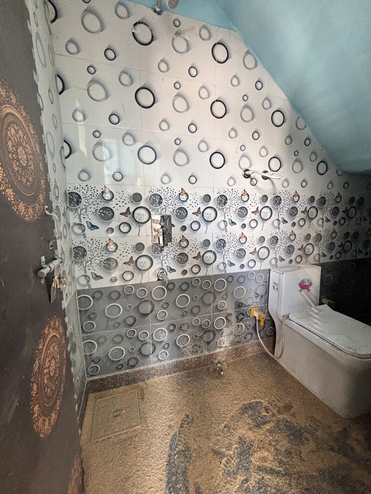 Bathroom, nangla-enclave 2 Bedroom 50 Sq.Yd. Independent House In Sector 51 Faridabad 8260805