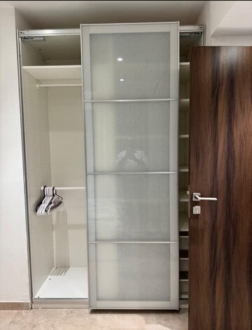 Furnished Amenities in 1 BHK Apartment at Hiranandani Regent Hill, Powai – for Rent