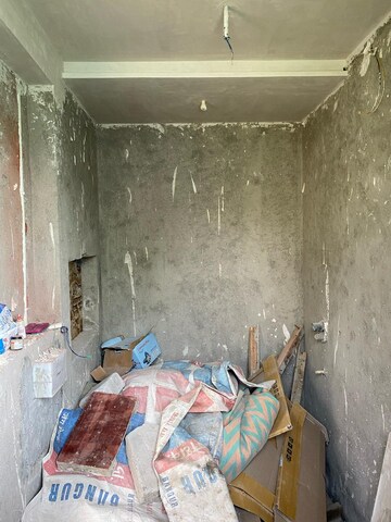 Bathroom in 3 BHK Apartment at Green Park – for Sale