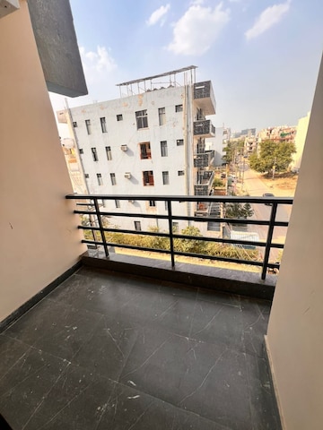 Balcony in 3 BHK Apartment at Shalimar Apartments Shalimar Garden, Shalimar Garden – for Sale