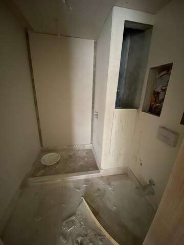 Bathroom in 3 BHK Apartment at Green Park – for Sale