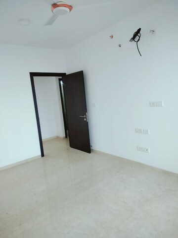 Room in 3 BHK Apartment at Oberoi Sky City, Borivali East – for Rent
