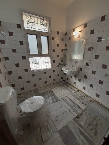 Bathroom in 4 BHK Apartment at Hsr Layout – for Sale