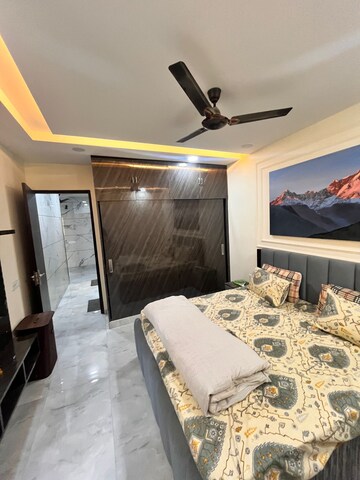 Room in 3 BHK Apartment at Paschim Vihar – for Rent