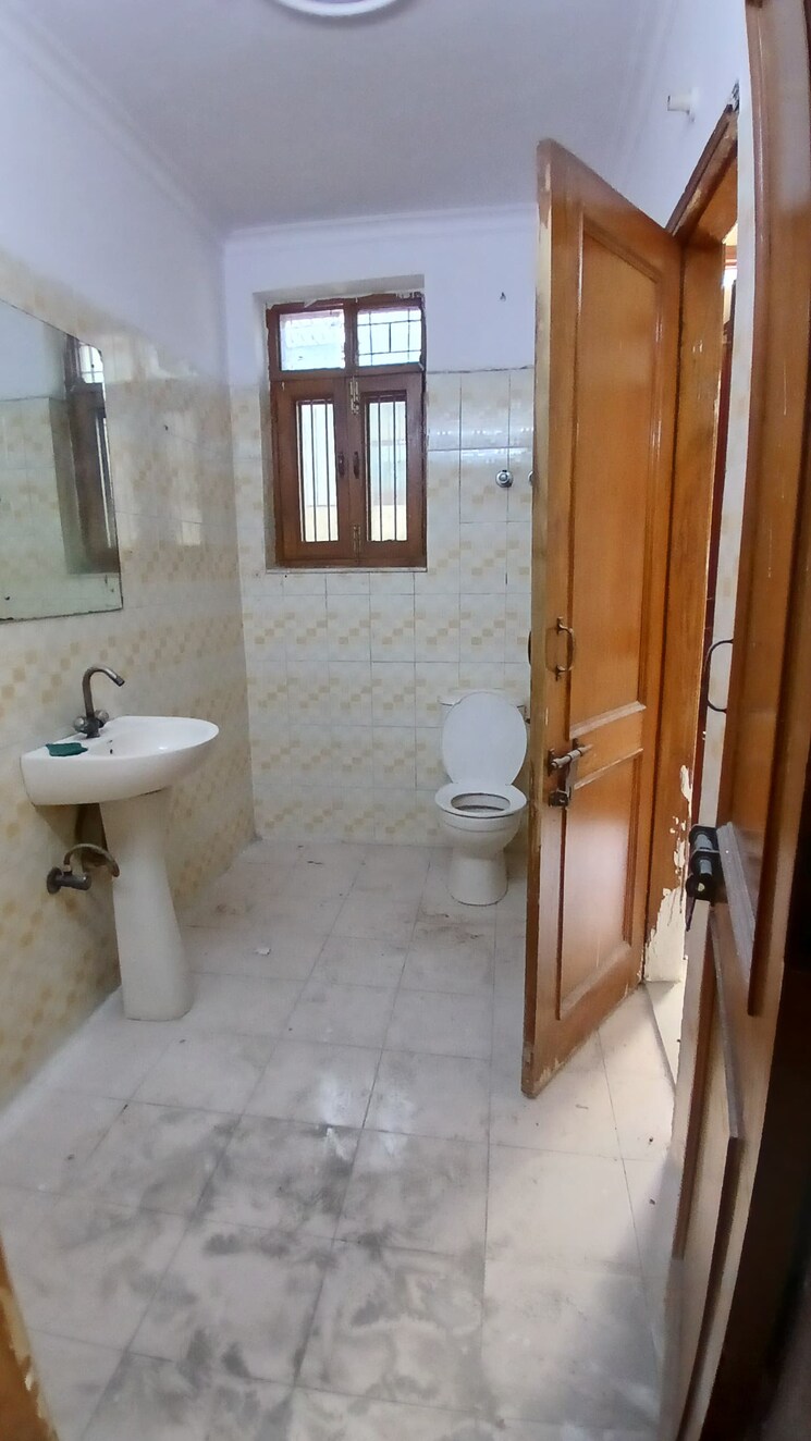 Bathroom, rwa-apartments-sector-41 2.5 Bedroom 1800 Sq.Ft. Independent House In Sector 41 Noida 8261557