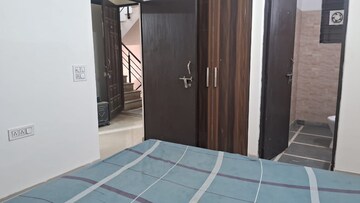 Room in 2 BHK Apartment at Maple Heights, Sector 43 – for Rent