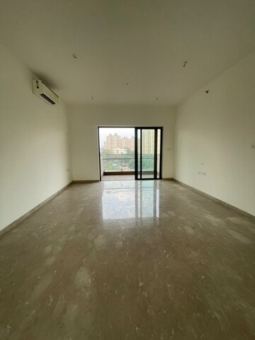 Room in 4 BHK Apartment at Shapoorji Pallonji Vicinia, Powai – for Sale
